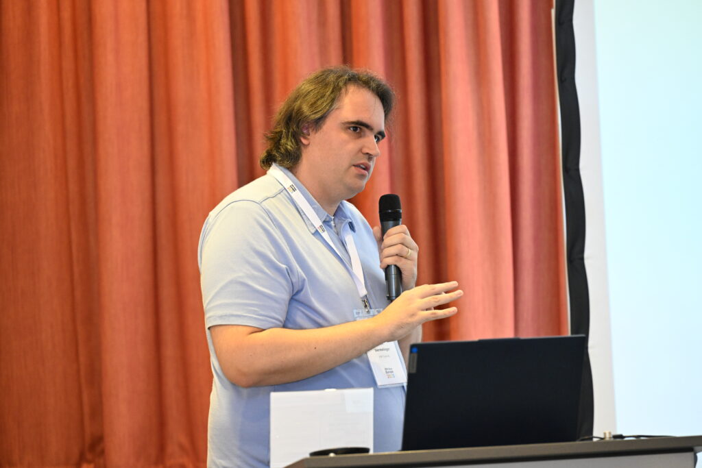 Felix Wermelinger presenting at PDF Days Europe 2025